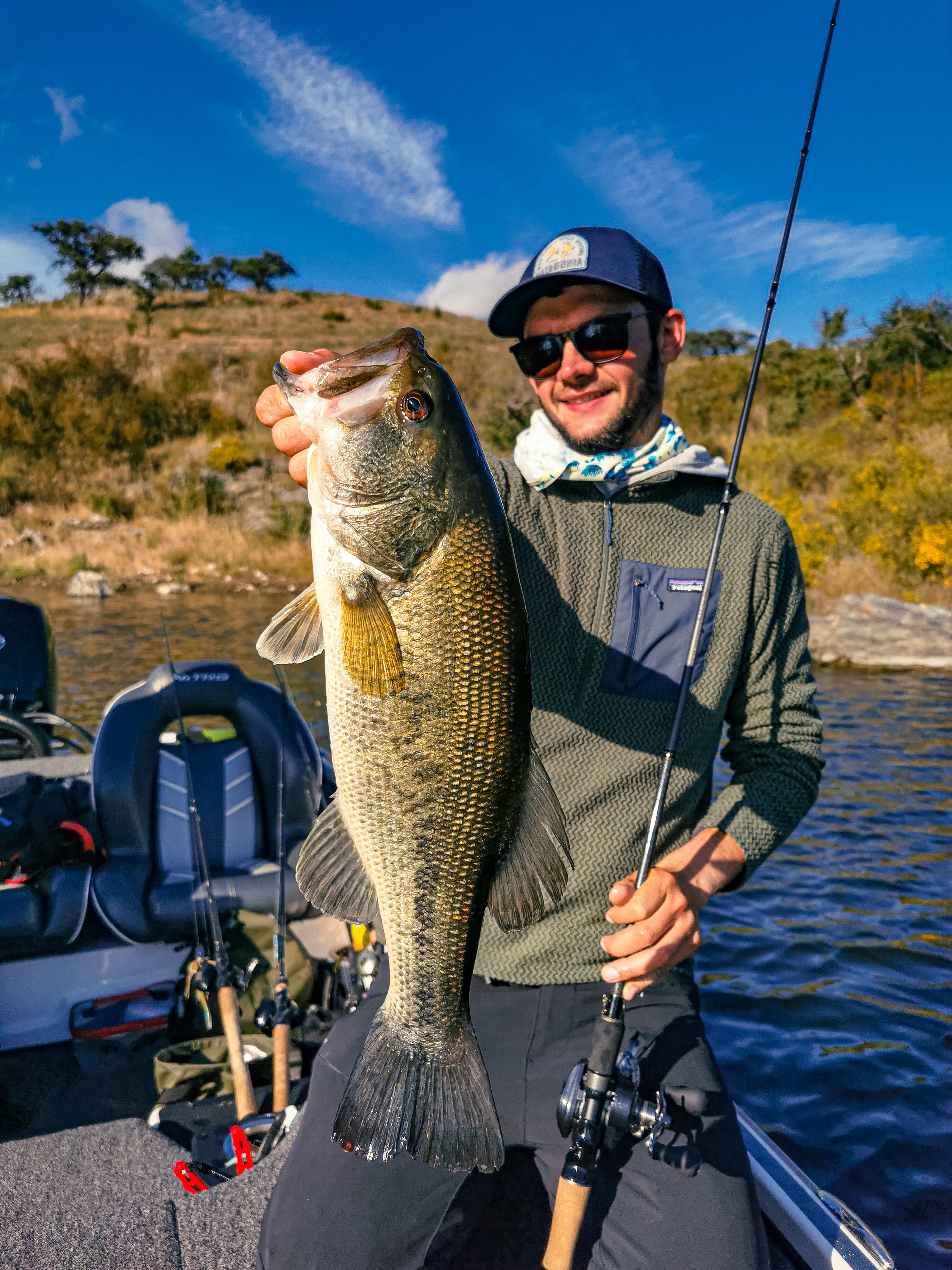 Alqueva Escape Fishing, Venez vivre une expérience de pêche unique, sur l'un des plus grands lacs d'Europe, pour un séjour en famille ou entre amis, à traquer sandre, barbeau ou black-bass.