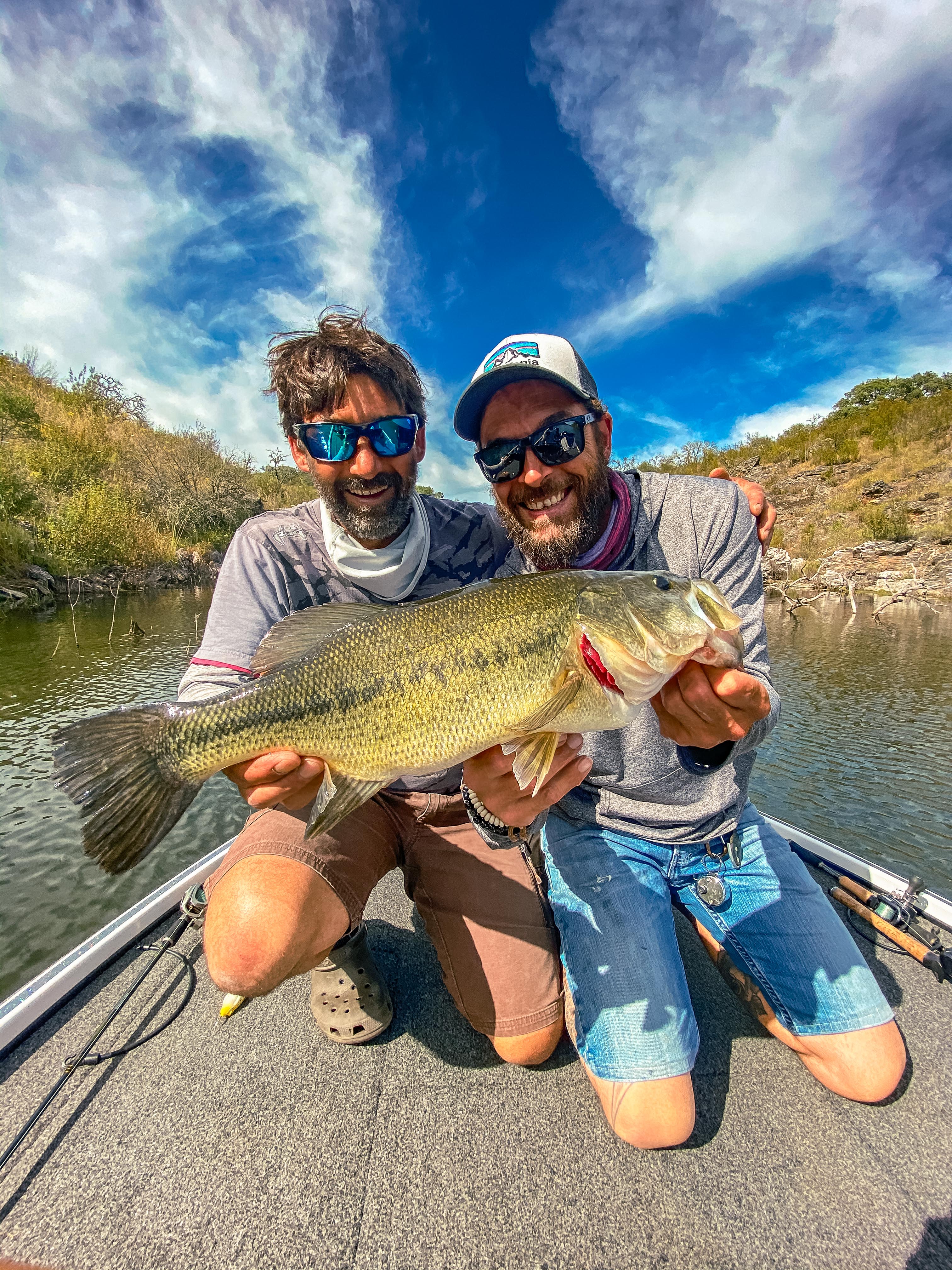 Alqueva Escape Fishing, Venez vivre une expérience de pêche unique, sur l'un des plus grands lacs d'Europe, pour un séjour en famille ou entre amis, à traquer sandre, barbeau ou black-bass.