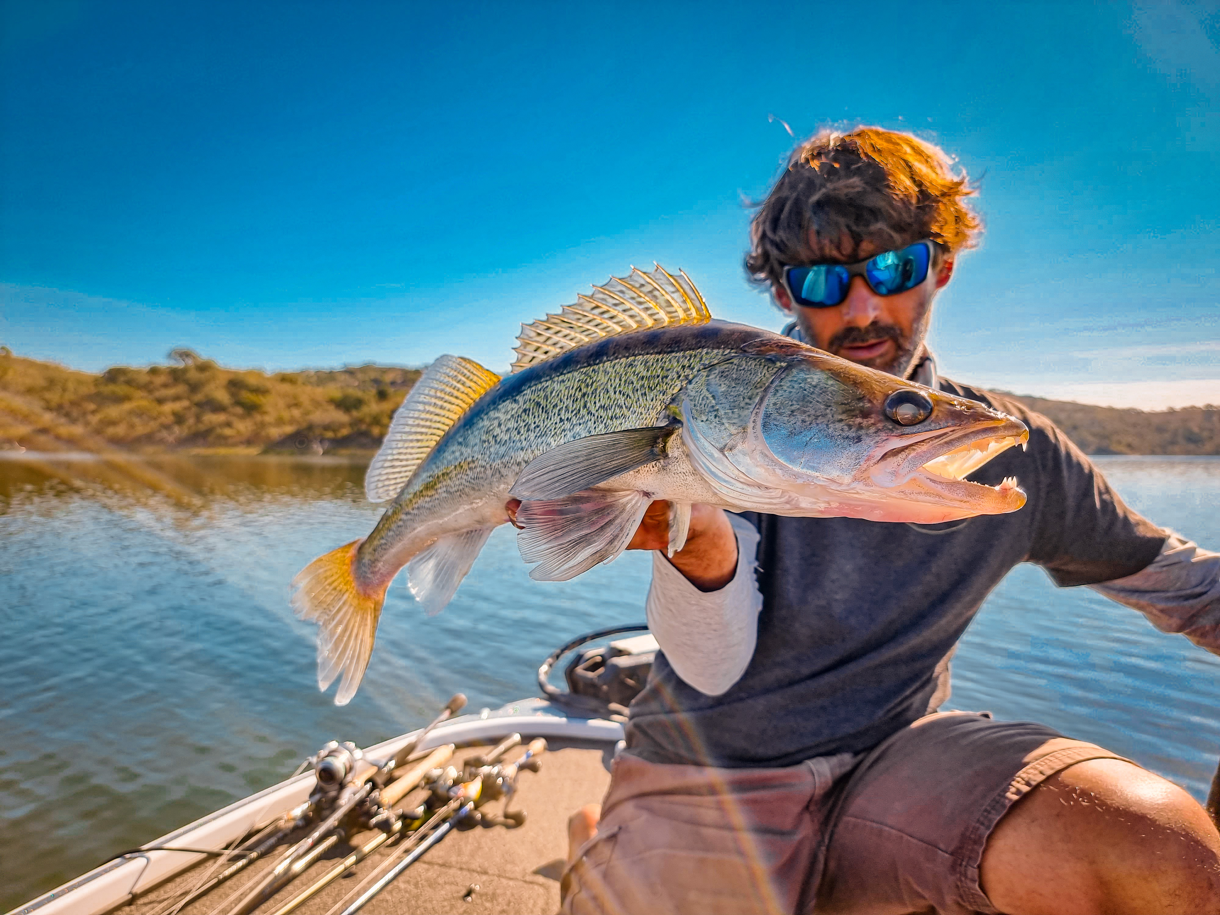 Alqueva Escape Fishing, Venez vivre une expérience de pêche unique, sur l'un des plus grands lacs d'Europe, pour un séjour en famille ou entre amis, à traquer sandre, barbeau ou black-bass.