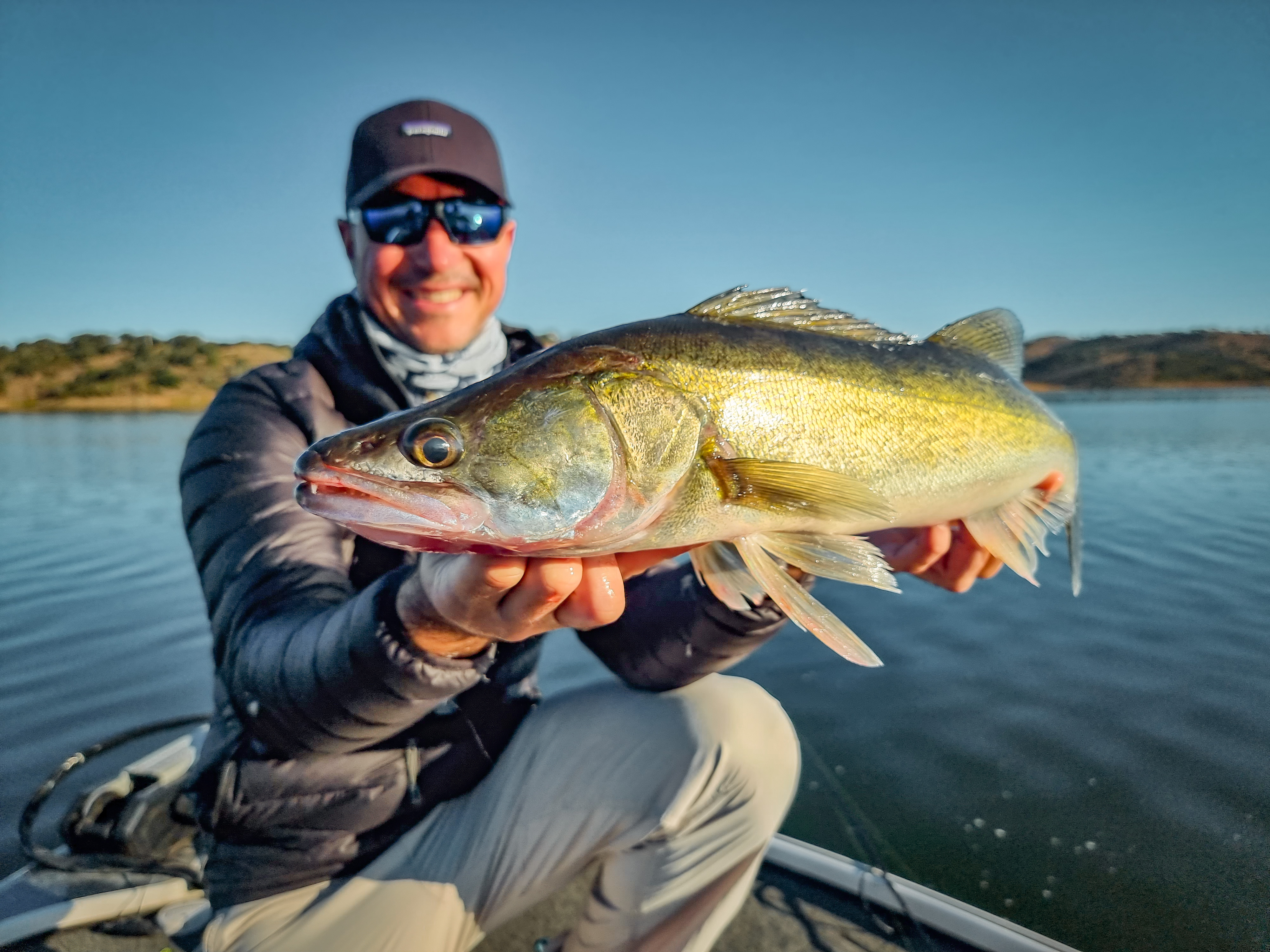 Alqueva Escape Fishing, Venez vivre une expérience de pêche unique, sur l'un des plus grands lacs d'Europe, pour un séjour en famille ou entre amis, à traquer sandre, barbeau ou black-bass.