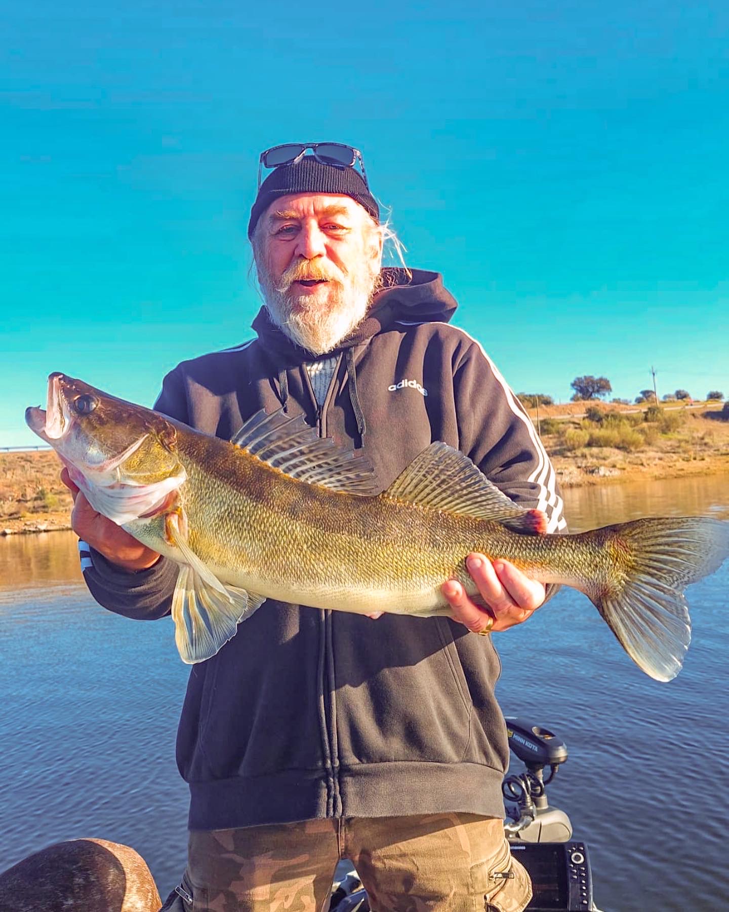 Alqueva Escape Fishing, Venez vivre une expérience de pêche unique, sur l'un des plus grands lacs d'Europe, pour un séjour en famille ou entre amis, à traquer sandre, barbeau ou black-bass.