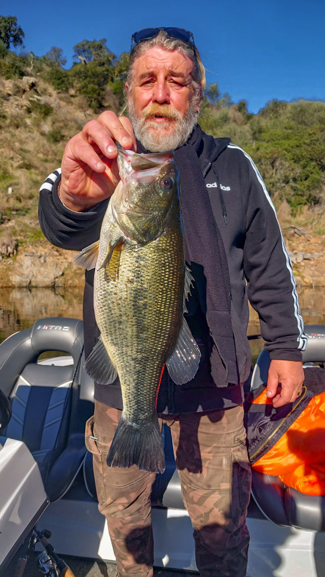 Alqueva Escape Fishing, Venez vivre une expérience de pêche unique, sur l'un des plus grands lacs d'Europe, pour un séjour en famille ou entre amis, à traquer sandre, barbeau ou black-bass.