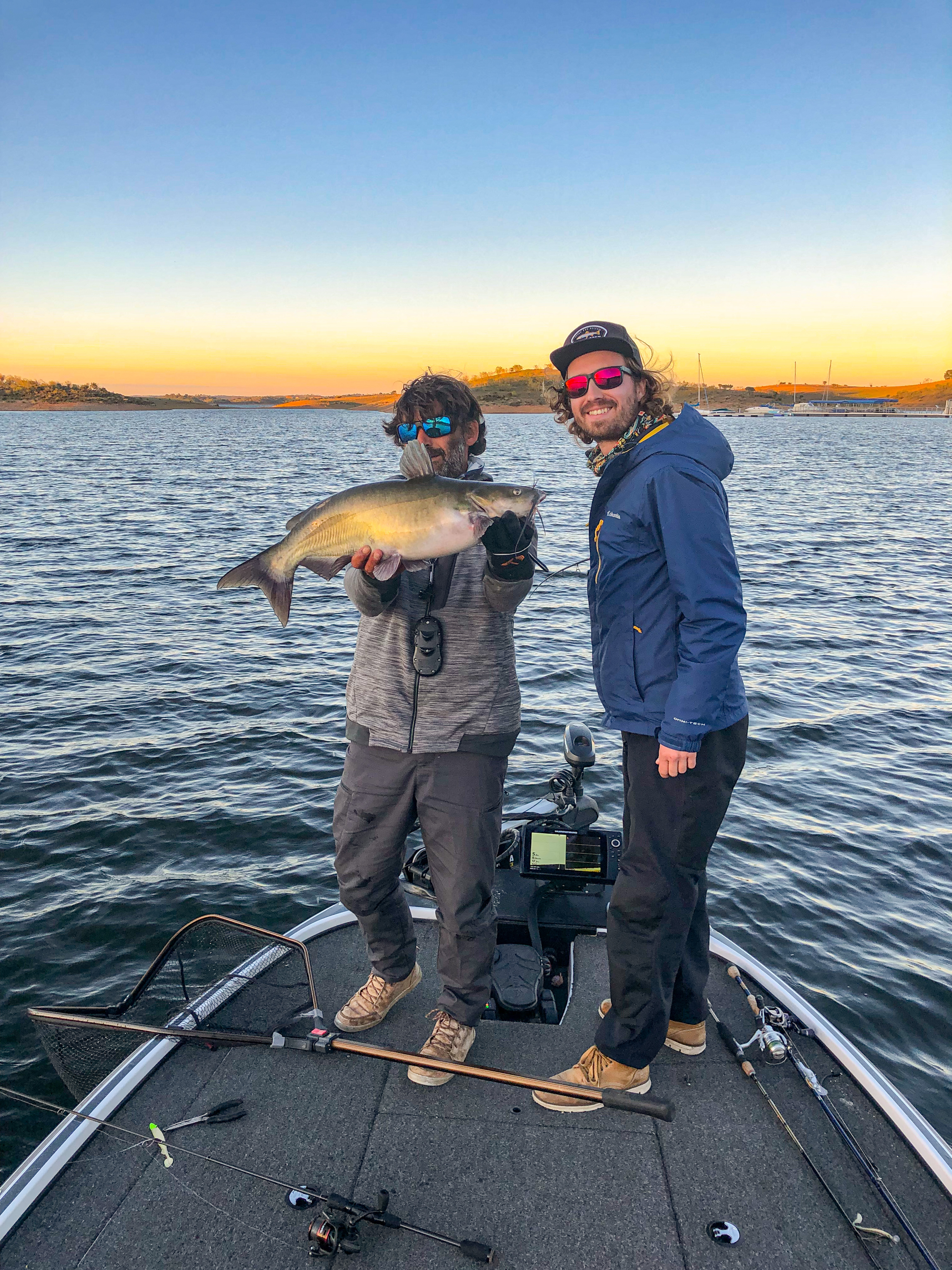 Alqueva Escape Fishing, Venez vivre une expérience de pêche unique, sur l'un des plus grands lacs d'Europe, pour un séjour en famille ou entre amis, à traquer sandre, barbeau ou black-bass.