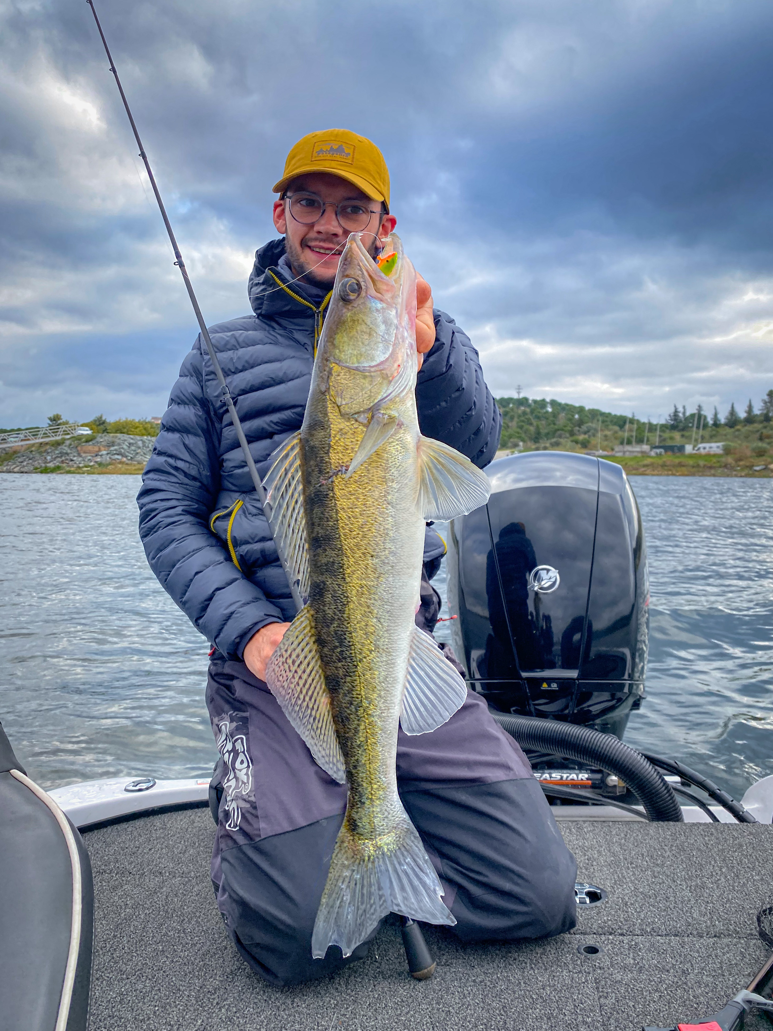 Alqueva Escape Fishing, Venez vivre une expérience de pêche unique, sur l'un des plus grands lacs d'Europe, pour un séjour en famille ou entre amis, à traquer sandre, barbeau ou black-bass.